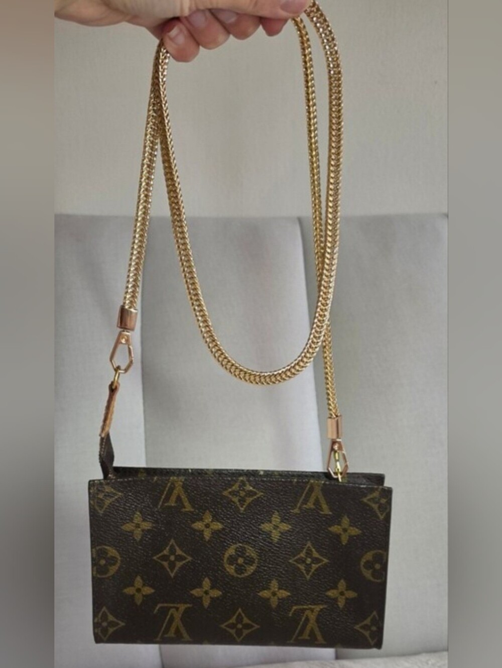 100% Authentic Louis Vuitton Monogram Pouch With Added Chain - Picture 4 of 13
